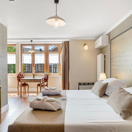 Cafe Rene Borgloon Bed & Breakfast エクステリア 写真